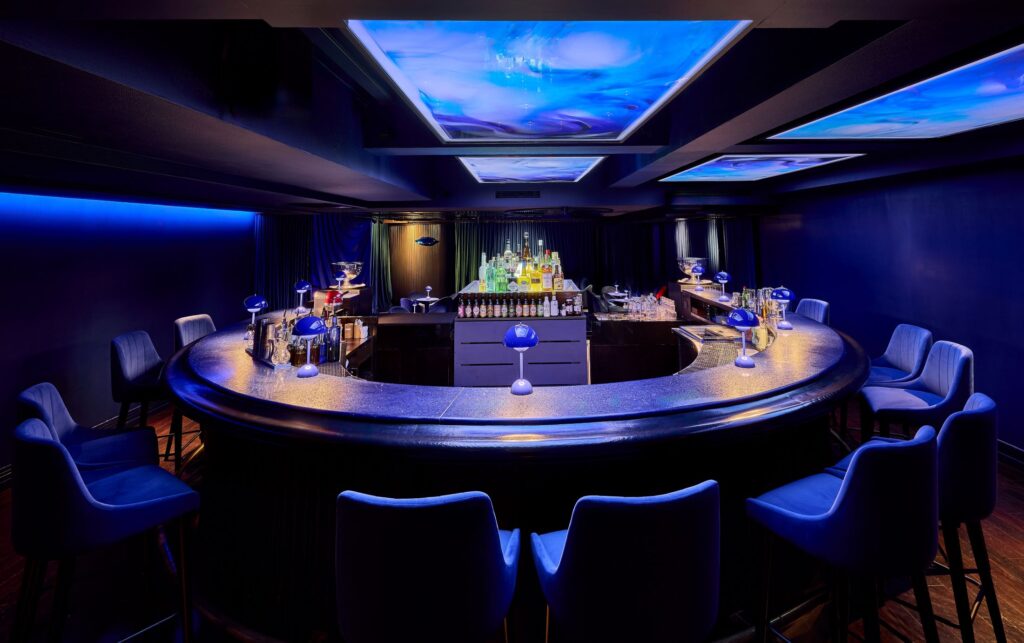 Celebrate Every Day at LIPS Cocktails & Theatre Grand Hyatt Hong Kong